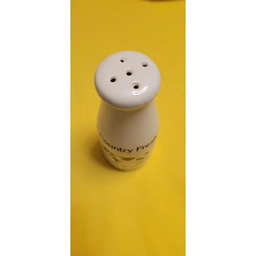 Country Fresh White Ceramic Bottle Refrigerator Kitchen Deodorizer Cow Decor